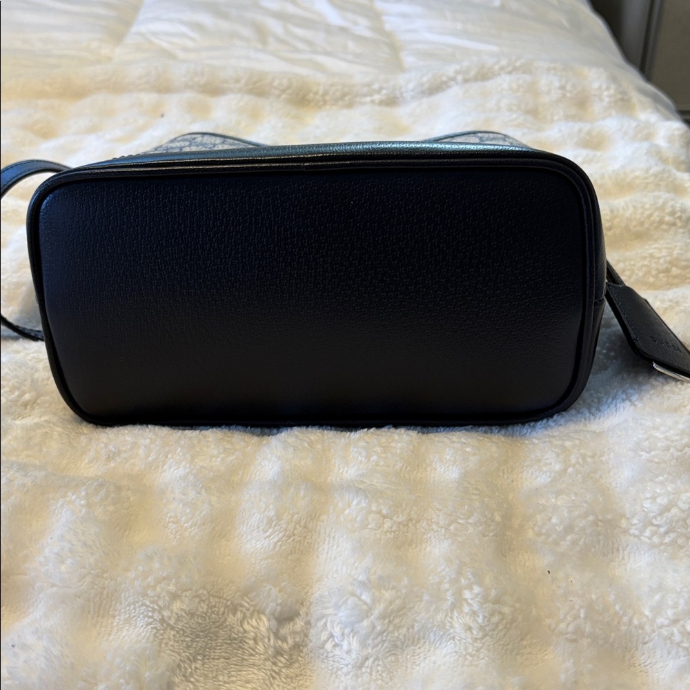 Gucci authentic shoulder bag LIKE NEW ! condition - Picture 4 of 12